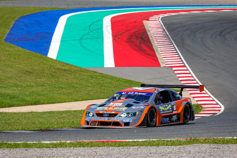 Lombard perseveres through Kyalami maladies, ends fourth - Dunlop V8 ...